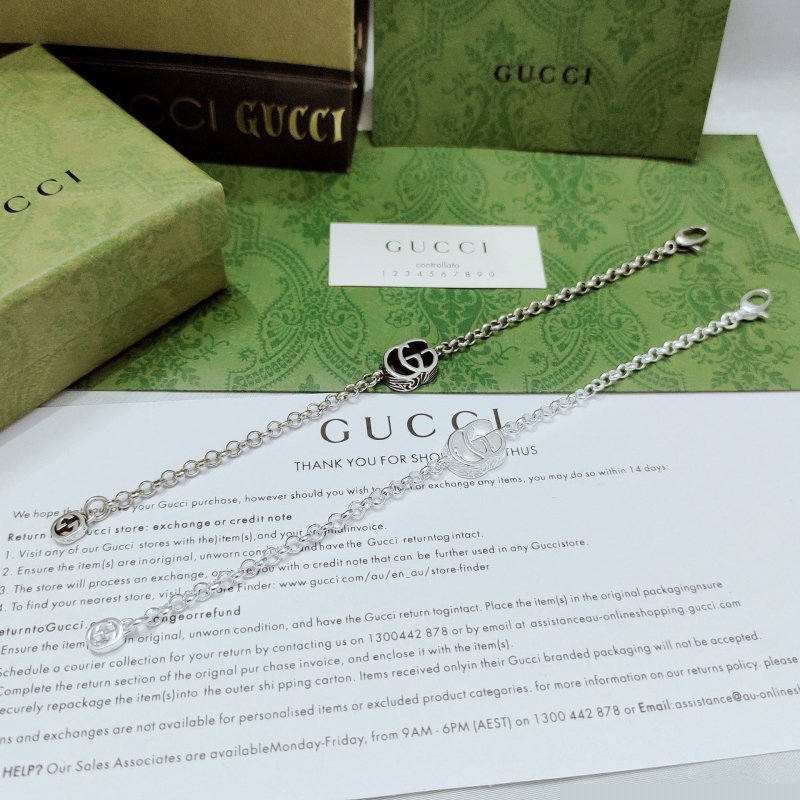 G*u*i bracelets